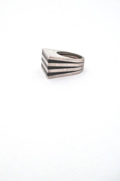 profile Puig Doria Spain vintage Modernist silver and ebony heavy striped ring
