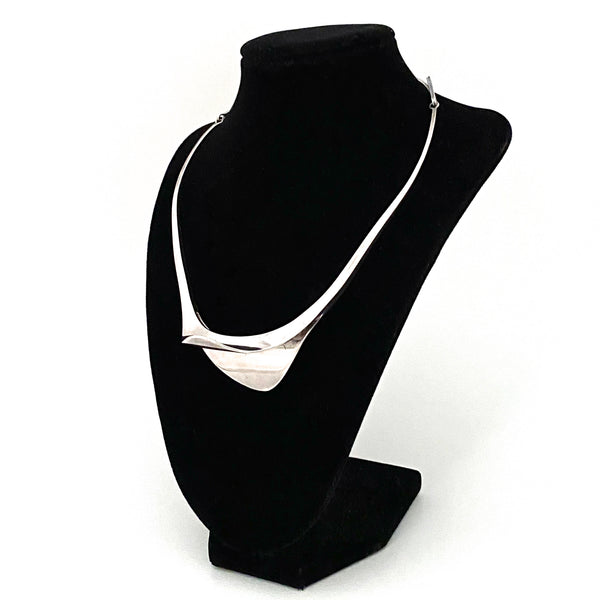 detail vintage heavy silver curvy hand wrought choker necklace Poland signed mid century Modernist jewelry design