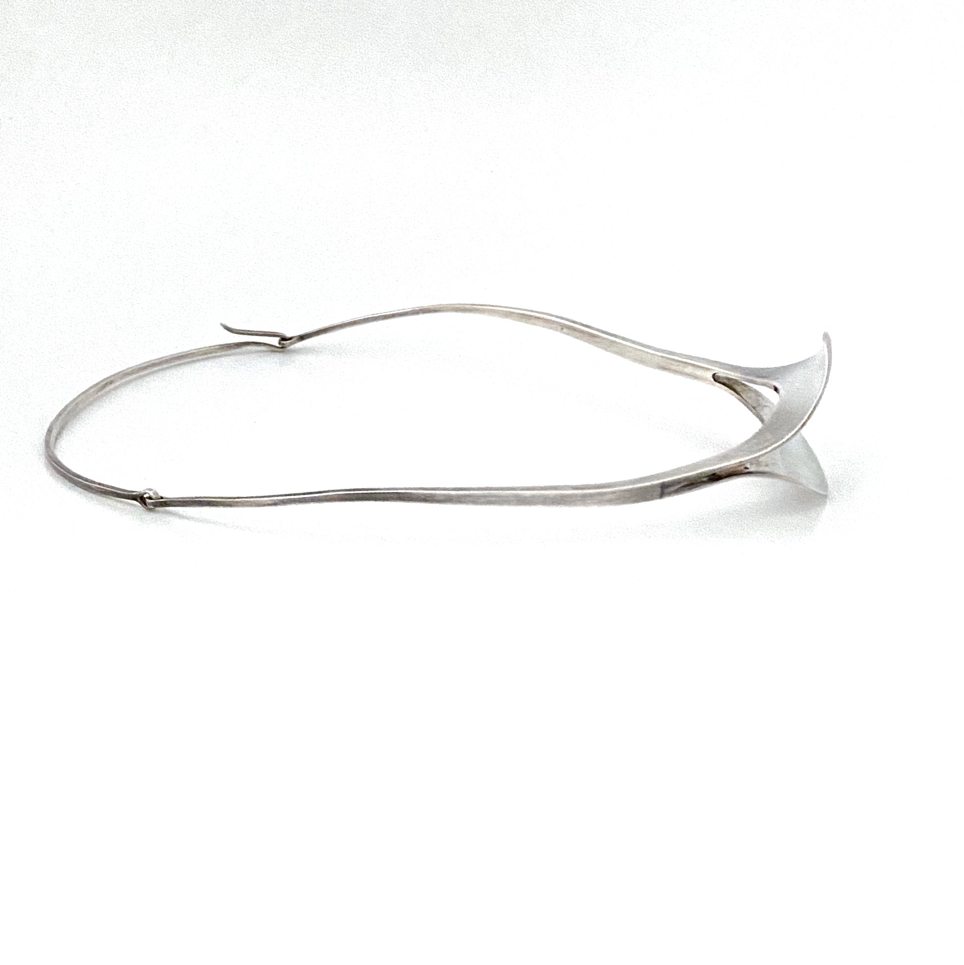 profile vintage heavy silver curvy hand wrought choker necklace Poland signed mid century Modernist jewelry design