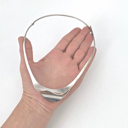 scale vintage heavy silver curvy hand wrought choker necklace Poland signed mid century Modernist jewelry design