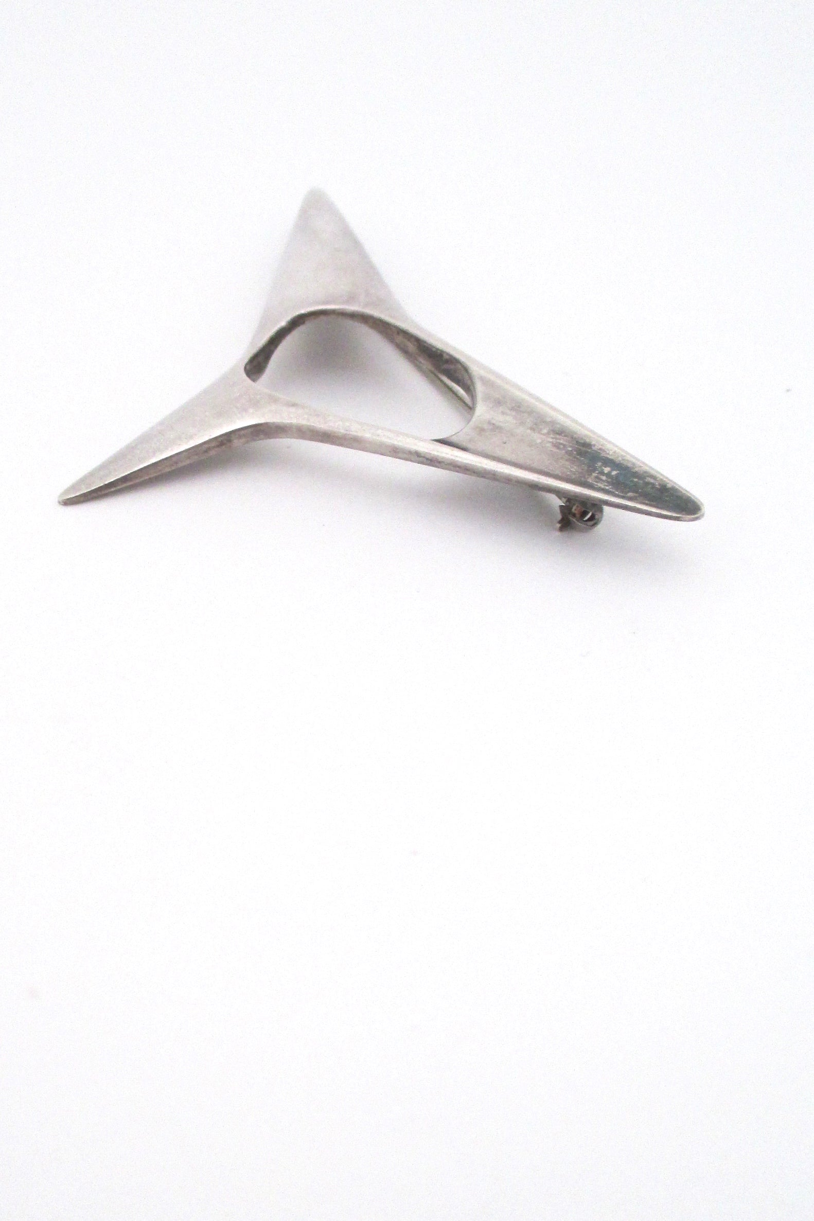 profile Georg Jensen Denmark vintage silver Modernist brooch 342 by Henning Koppel