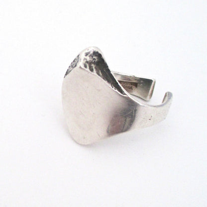 detail Poul Havgaard for Lapponia Finland large brutalist silver sculptural ring 1976