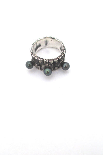 detail John Pagacz USA vintage Modernist heavy silver and pearl ring