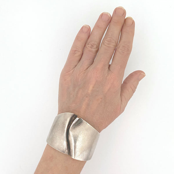 scale Lapponia Finland vintage silver large Igol cuff bracelet Bjorn Weckstrom 1974 Scandinavian Modernist jewelry design