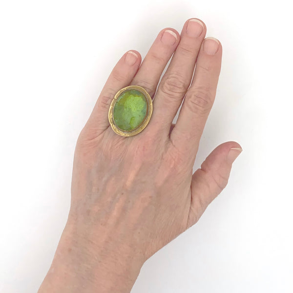scale Rafael Alfandary Canada vintage brutalist large brass oval ring clear light green glass stone