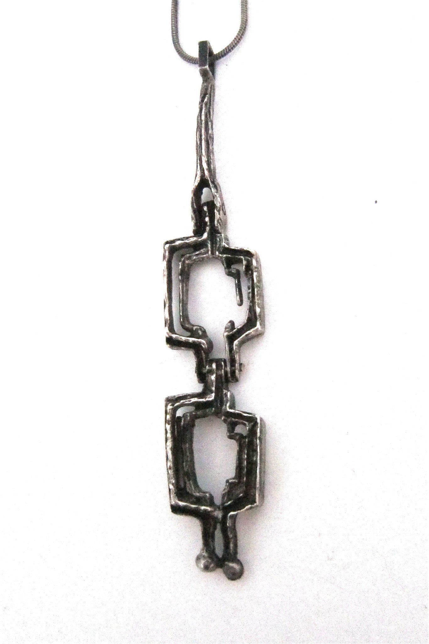 relo kinetic necklace