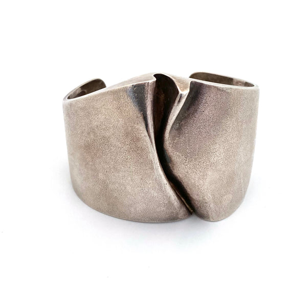 detail Lapponia Finland vintage silver large Igol cuff bracelet Bjorn Weckstrom 1974 Scandinavian Modernist jewelry design