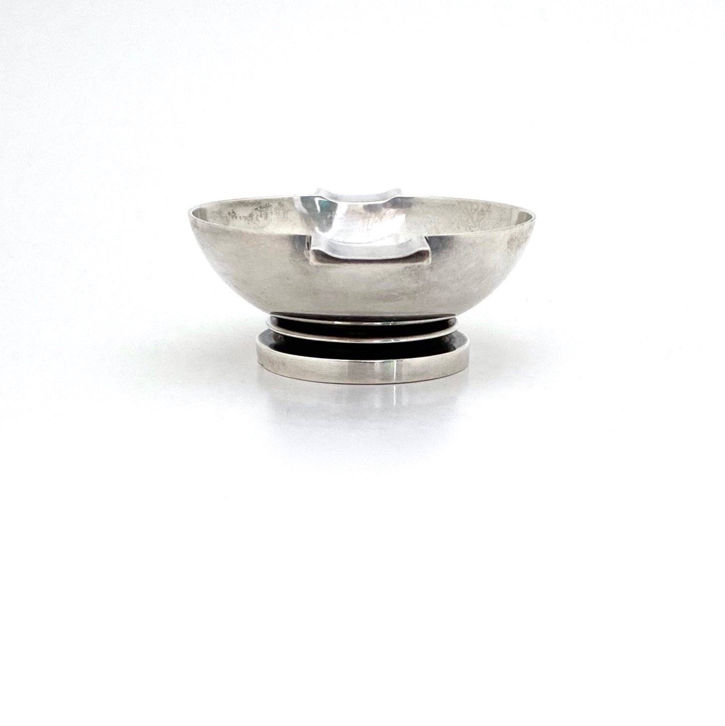 detail Georg Jensen Denmark vintage Art Deco sterling silver Pyramid ashtray 660 Harald Nielsen Scandinavian Modern design