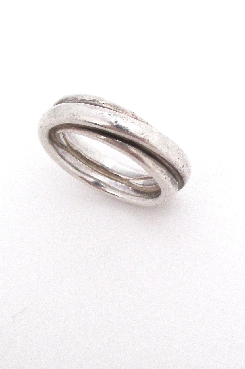 detail Pierre Cardin vintage modernist sterling silver eternity loop ring