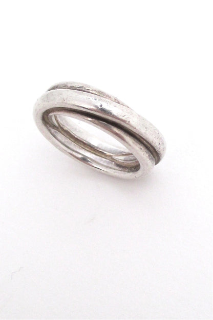 detail Pierre Cardin vintage modernist sterling silver eternity loop ring
