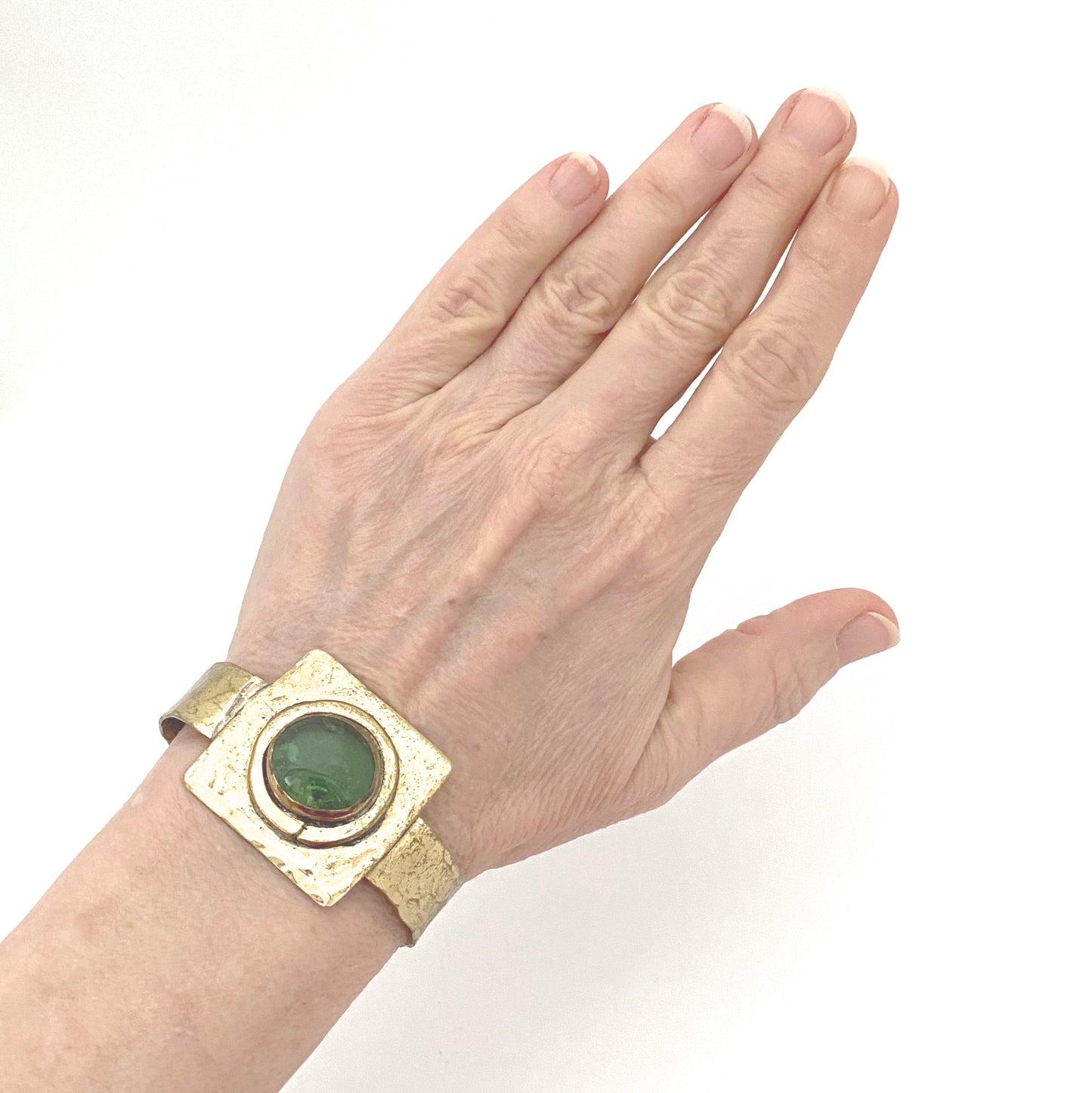 detail scale Rafael Alfandary Canada vintage brutalist brass glass clear grass green cuff bracelet mid century jewelry design 1970s