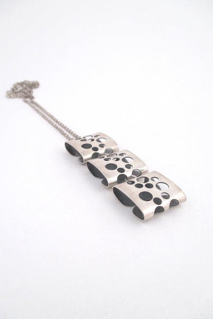 detail Elis Kauppi for Kupittaan Kulta long kinetic pierced silver pendant necklace