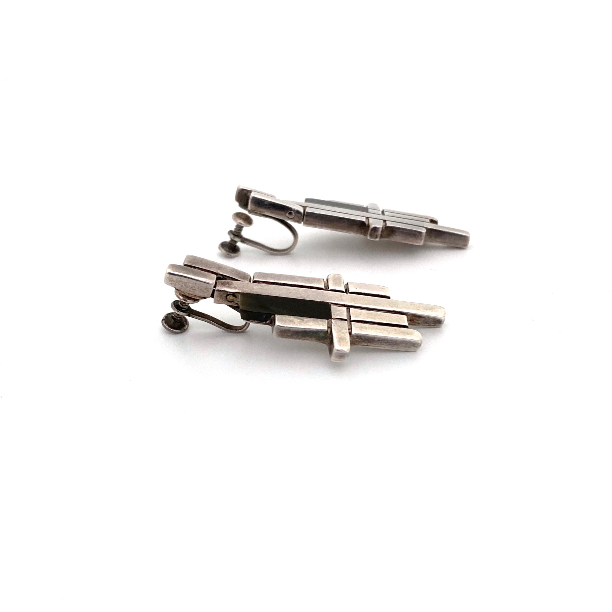 profile Antonio Pineda Taxco Mexico 970 silver onyx earrings Modernist jewelry design