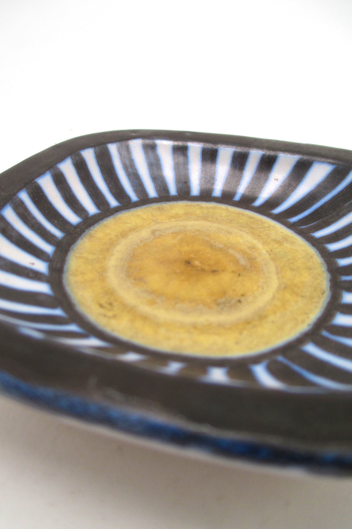 detail Lotte Bostlund Canada vintage mid century studio pottery dish 1