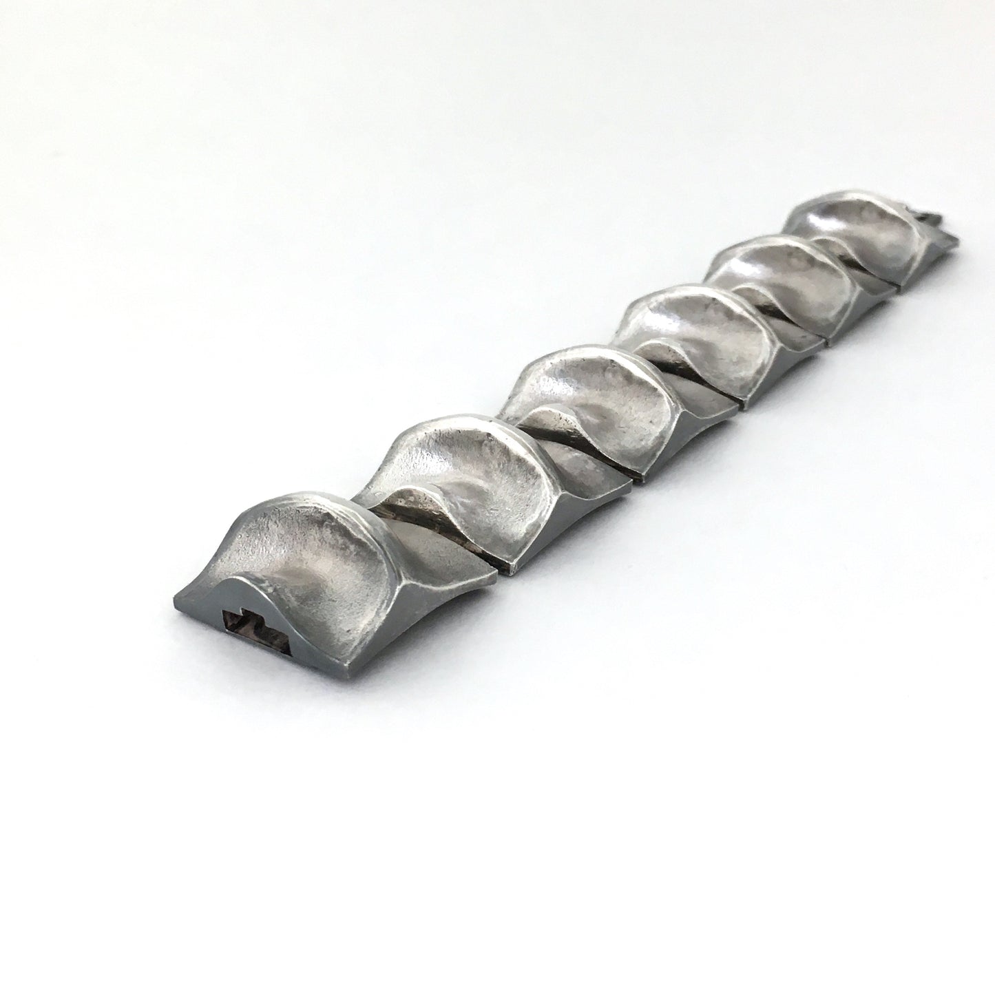 detail Matti Hyvarinen Finland vintage large textured silver bracelet 1970 Scandinavian Modern design jewelry