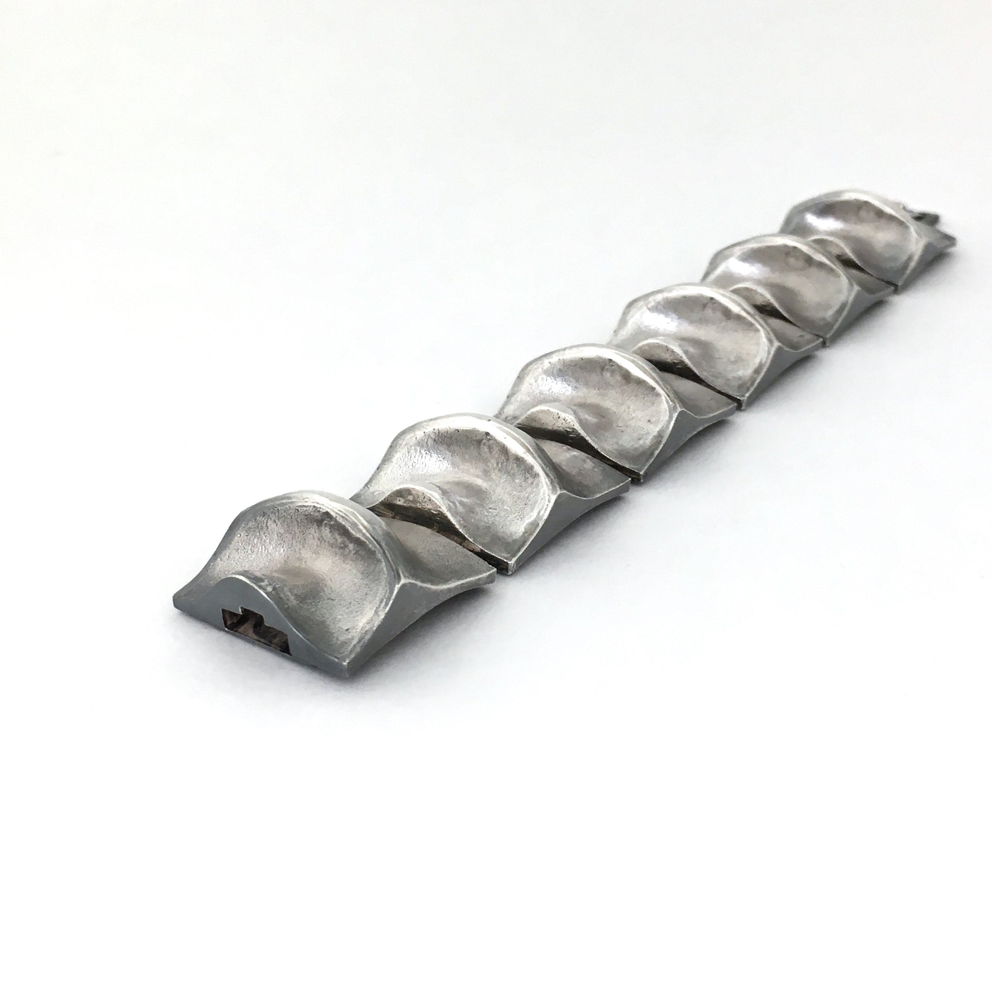 detail Matti Hyvarinen Finland vintage large textured silver bracelet 1970 Scandinavian Modern design jewelry