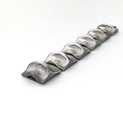 detail Matti Hyvarinen Finland vintage large textured silver bracelet 1970 Scandinavian Modern design jewelry