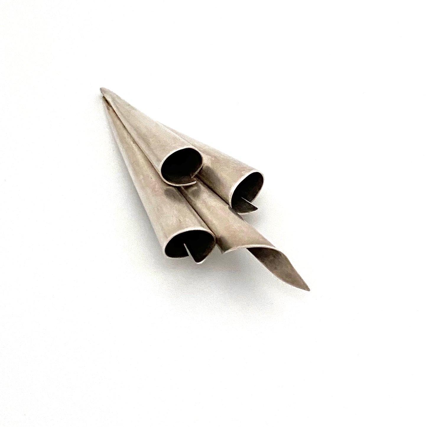 detail Barbara Stutman Canada vintage Postmodern sterling silver studio made brooch Tussie Mussie lapel posy holder