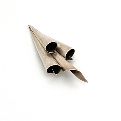 detail Barbara Stutman Canada vintage Postmodern sterling silver studio made brooch Tussie Mussie lapel posy holder