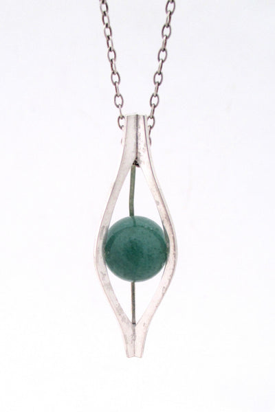 detail Elis Kauppi for Kupittaan Kulta Finland vintage silver aventurine pendant necklace 1964