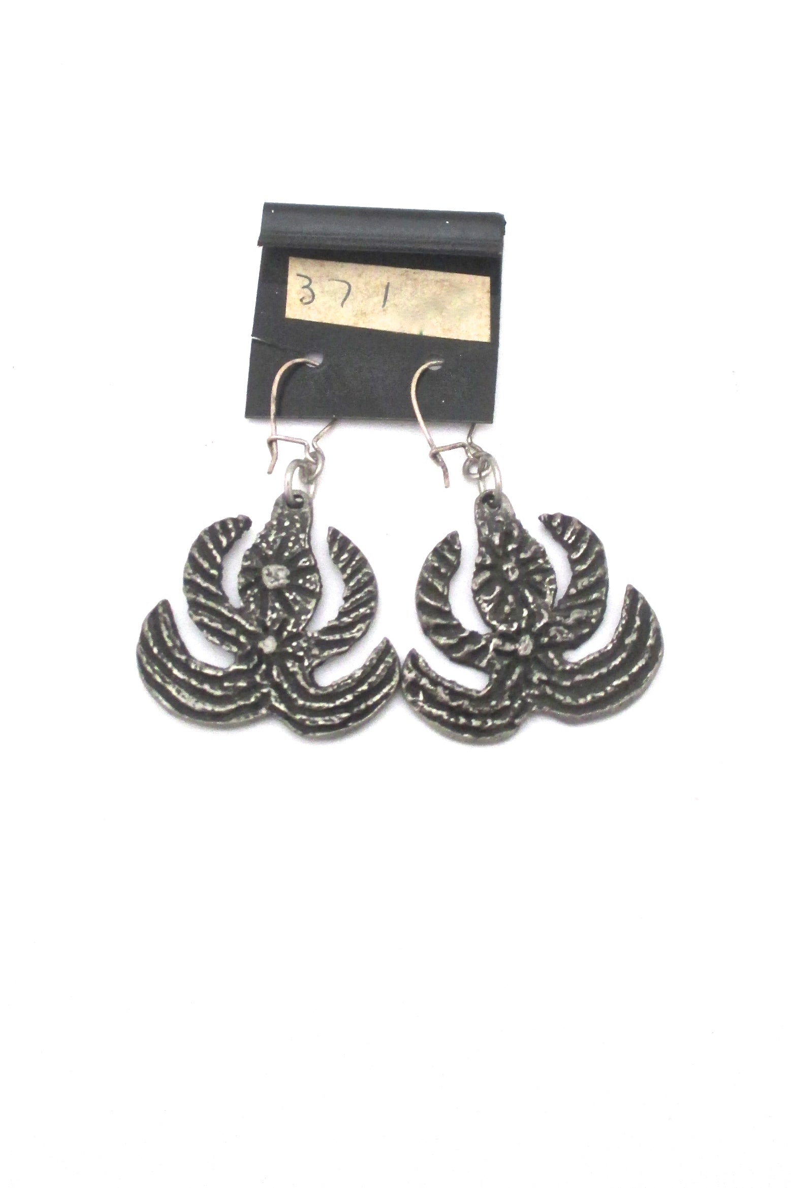 detail Robert Larin Canada vintage brutalist pewter drop earrings 371