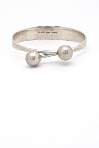 detail Hans Hansen Denmark vintage Scandinavian Modern heavy silver bangle bracelet by Bent Gabrielsen