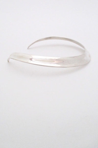 profile Ove Wendt size for Åge Fausing, Denmark vintage silver wide shaped Scandinavian Modern neck ring 
