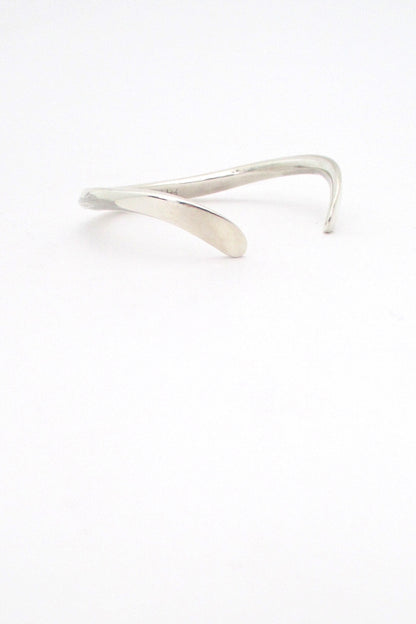 detail Ove Wendt for Age Fausing Denmark vintage heavy silver curved Scandinavian Modern bracelet