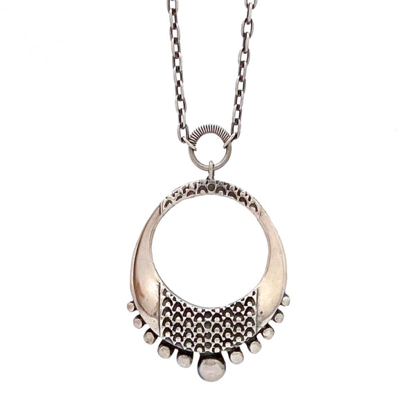 detail Pentti Sarpaneva Finland vintage textured silver open circle pendant necklace 1972 Scandinavian Modernist jewelry design