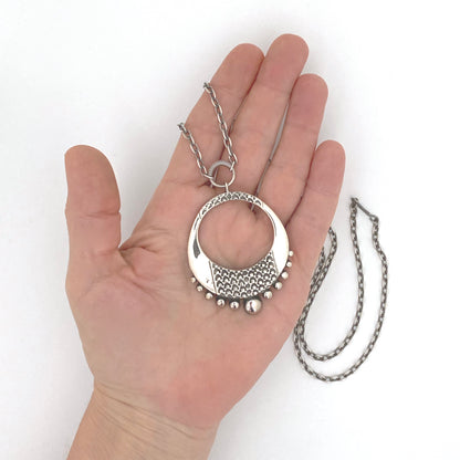 scale Pentti Sarpaneva Finland vintage textured silver open circle pendant necklace 1972 Scandinavian Modernist jewelry design