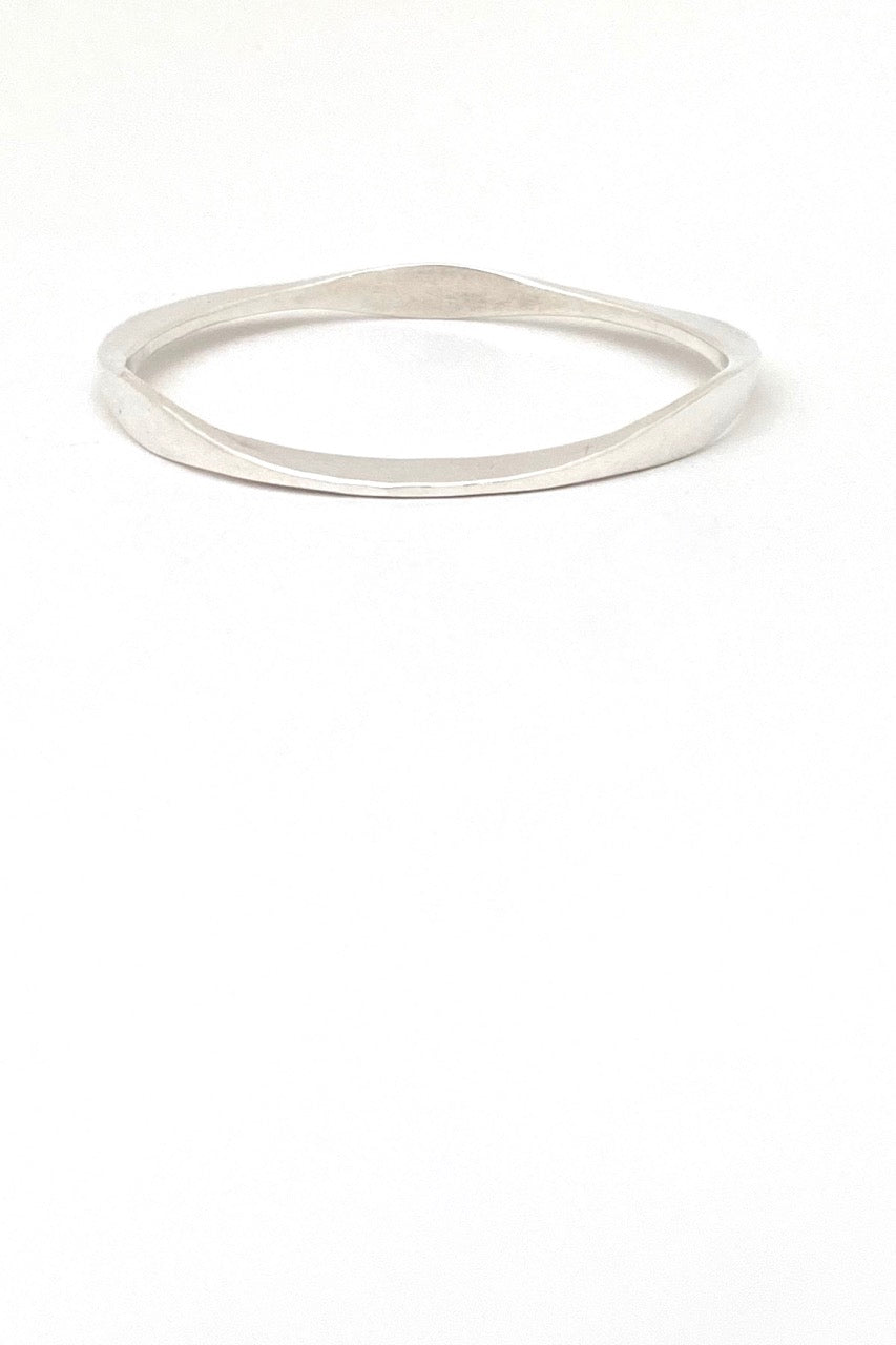 profile James Avery USA vintage hammered silver los Martillados bangle bracelet Modernist jewelry design