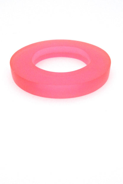 Martha Sturdy Canada vintage large clear bright pink resin bangle bracelet 1980s