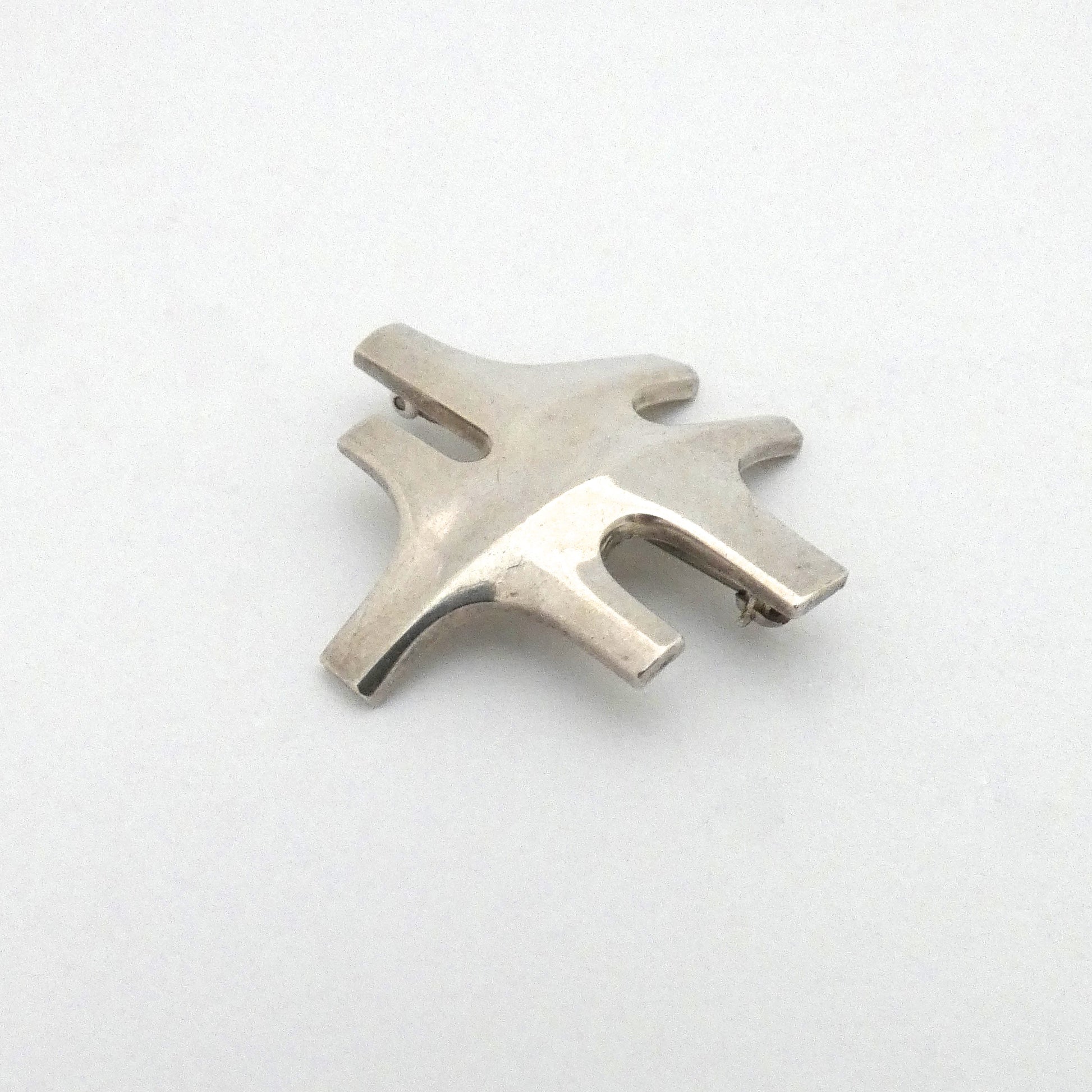 detail Georg Jensen Denmark vintage silver Scandinavian Modernist jewelry design brooch 360