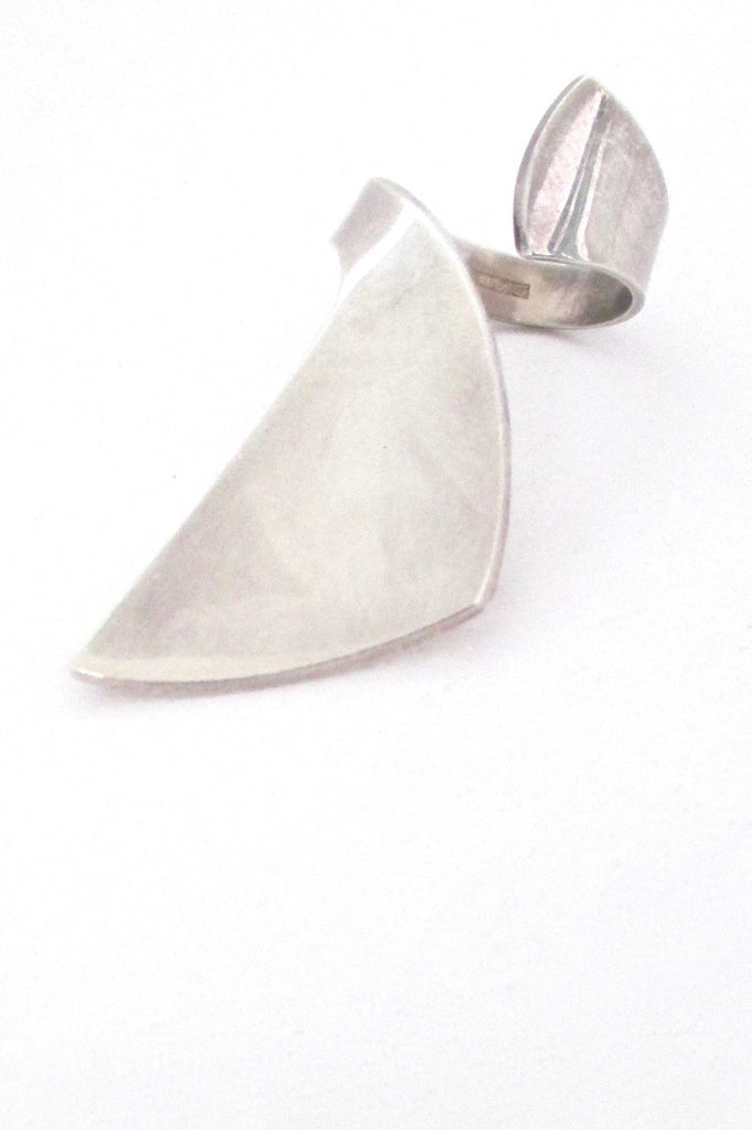 Pekka Piekainen for Auran Kultaseppa Finland vintage Scandinavian Modern massive sterling silver ring 1973