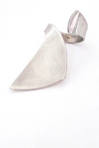 Pekka Piekainen for Auran Kultaseppa Finland vintage Scandinavian Modern massive sterling silver ring 1973