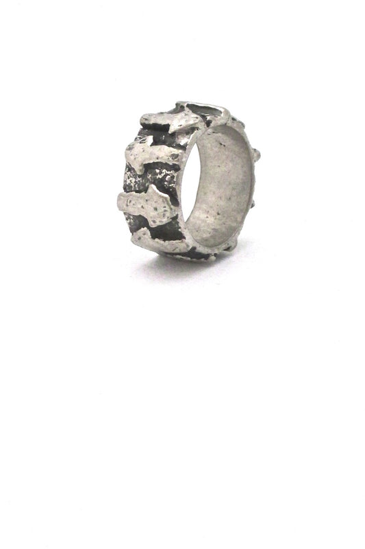 detail Robert Larin Canada vintage brutalist pewter arrows ring