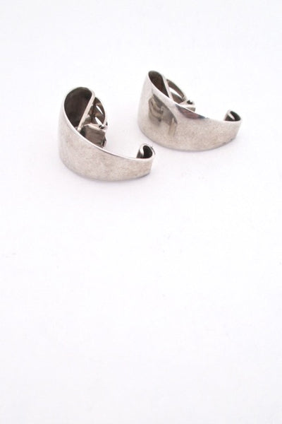 Tone Vigeland Plus Designs Norway mid century modernist vintage silver swoop ear clips