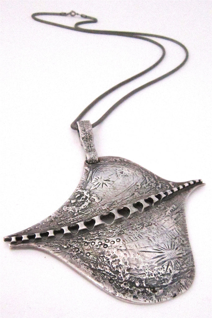 Guy Vidal Canada large stingray pendant