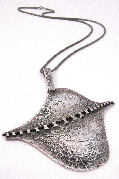Guy Vidal Canada large stingray pendant