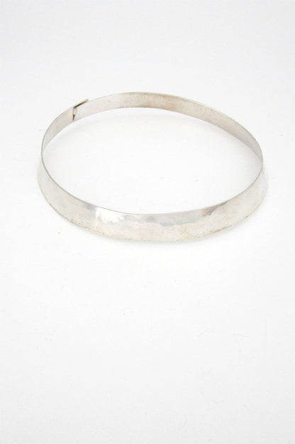 American Modernist Henry Steig hammered silver neck ring