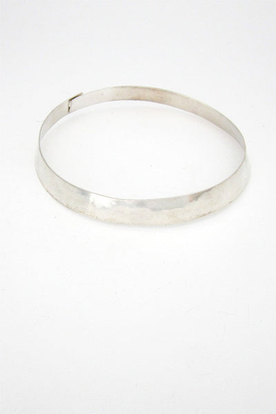American Modernist Henry Steig hammered silver neck ring