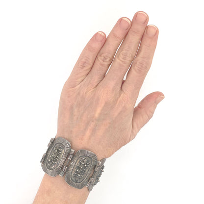 scale Robert Larin brutalist pewter dimensional panel link bracelet Canadian Modernist jewelry design